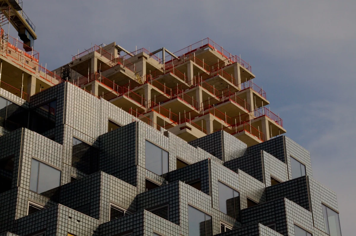 Aluminum Composite vs Phenolic Panels Project-Specific Selection Criteria