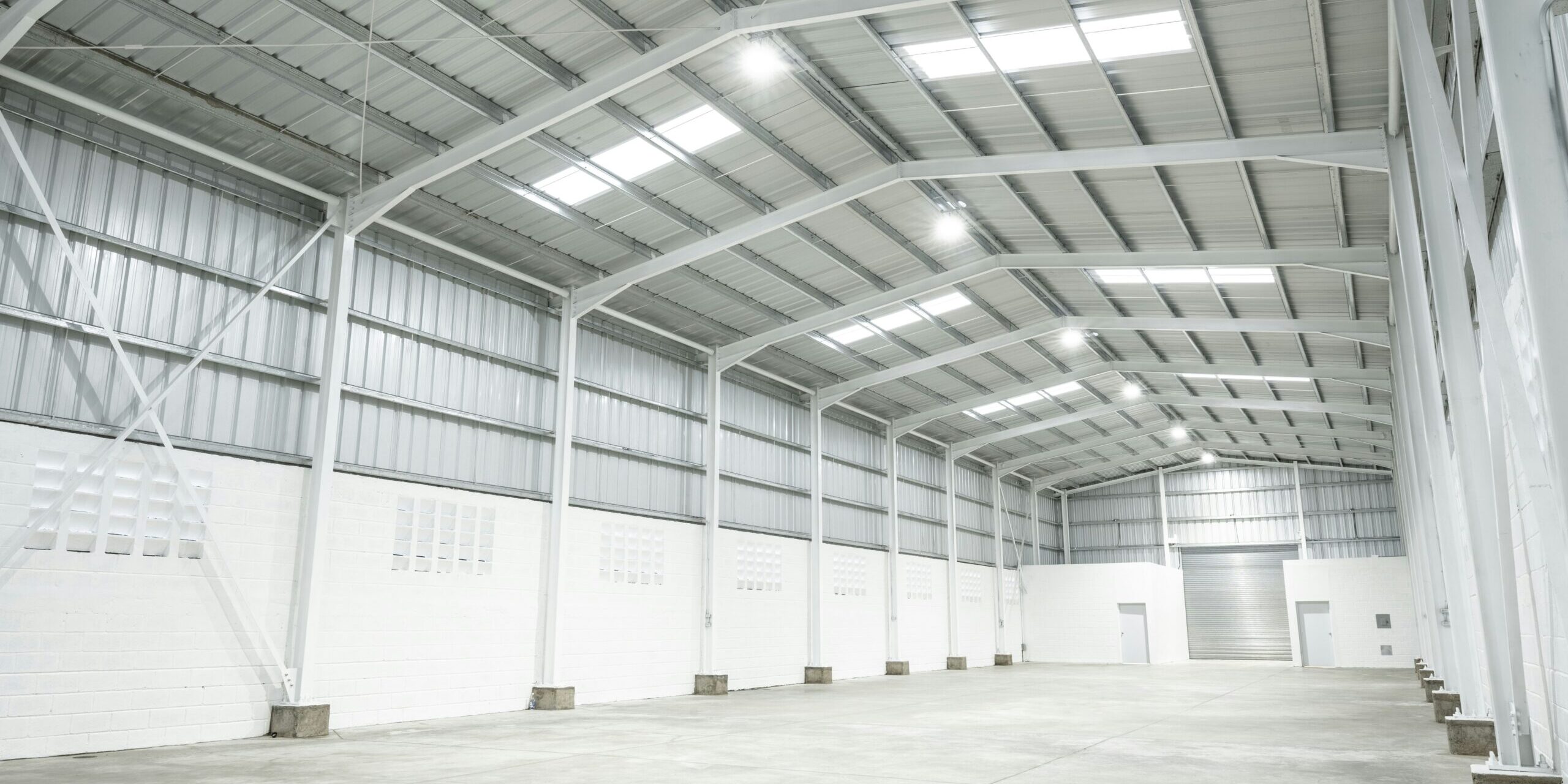 an empty warehouse with no people in it