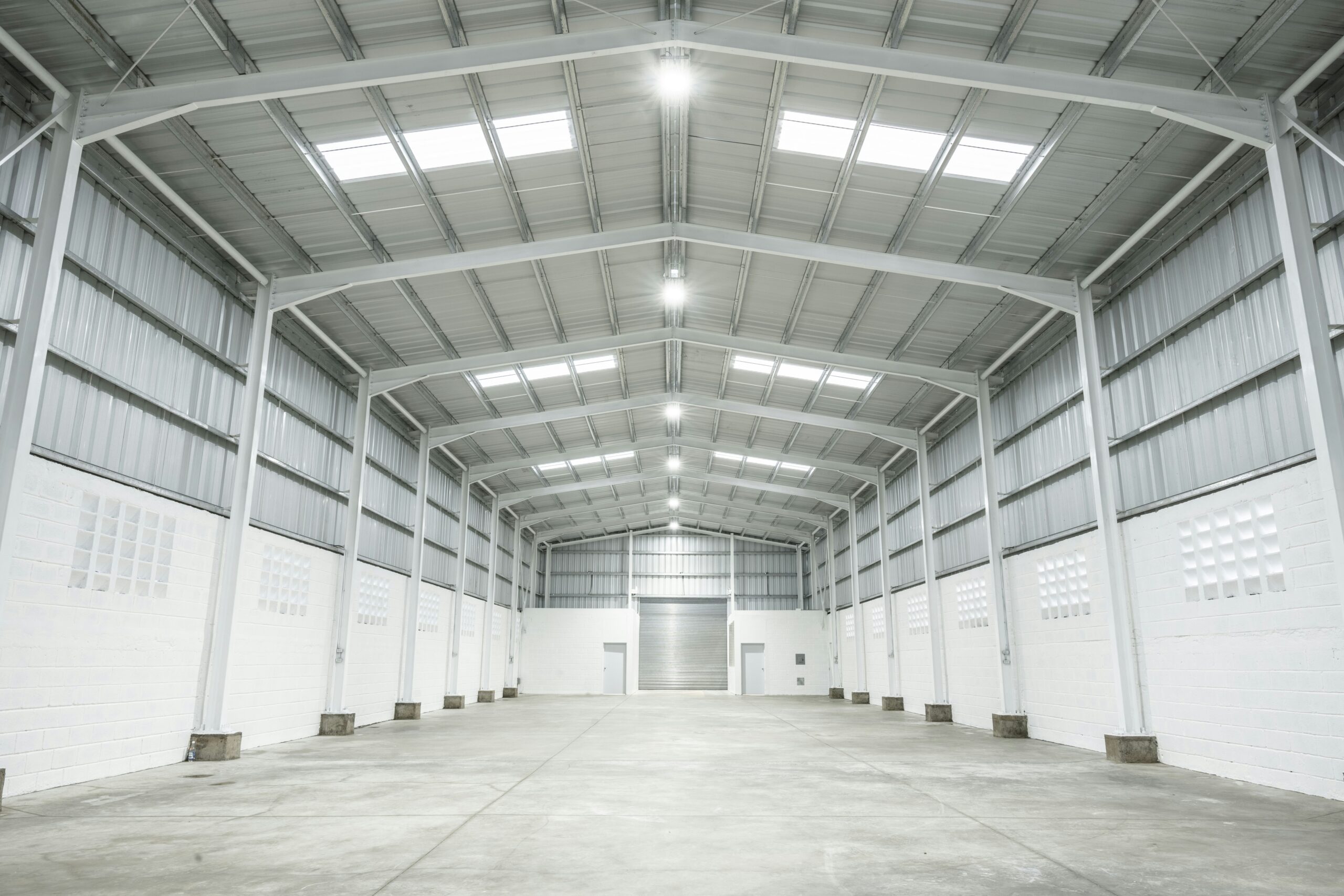 an empty warehouse with no people in it