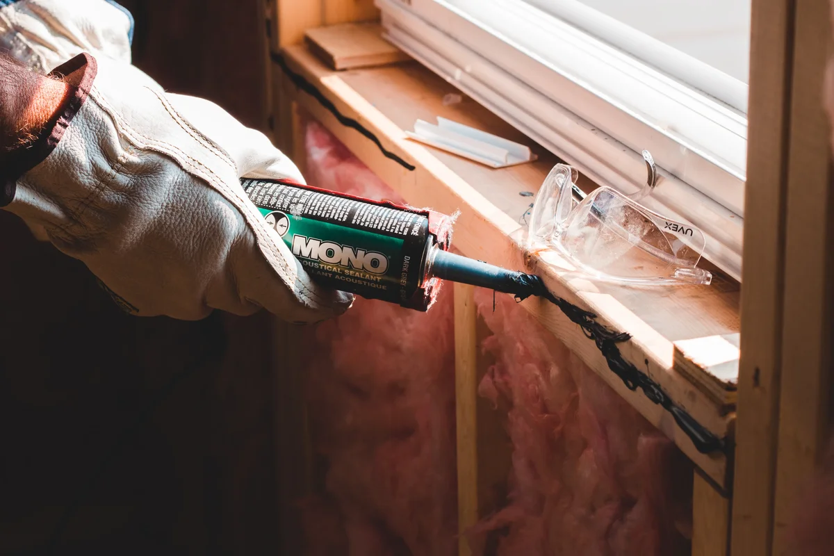 Basement Insulation Materials Evaluating R-Value and Thermal Efficiency