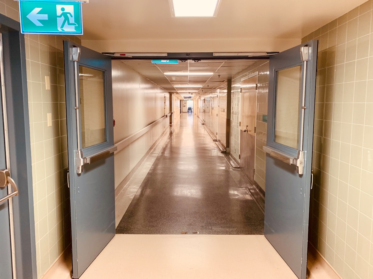 Clean Room Door Door Materials, Surfaces, and Sealing Systems