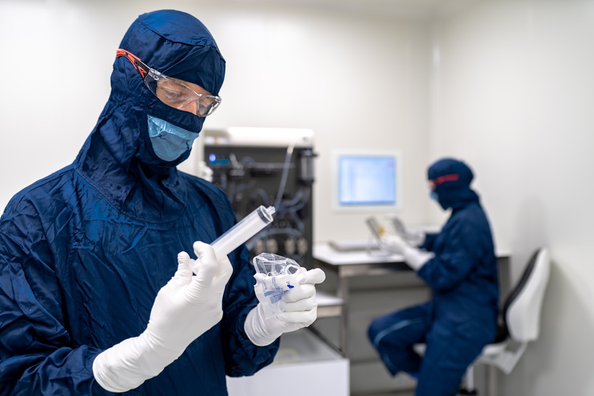 Clean Room Manufacturer Labor, Shipping, and Tariffs: Where Costs Differ Most