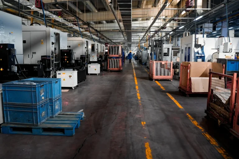 Clean Room Manufacturer Local or Overseas: How to Pick a Manufacturer