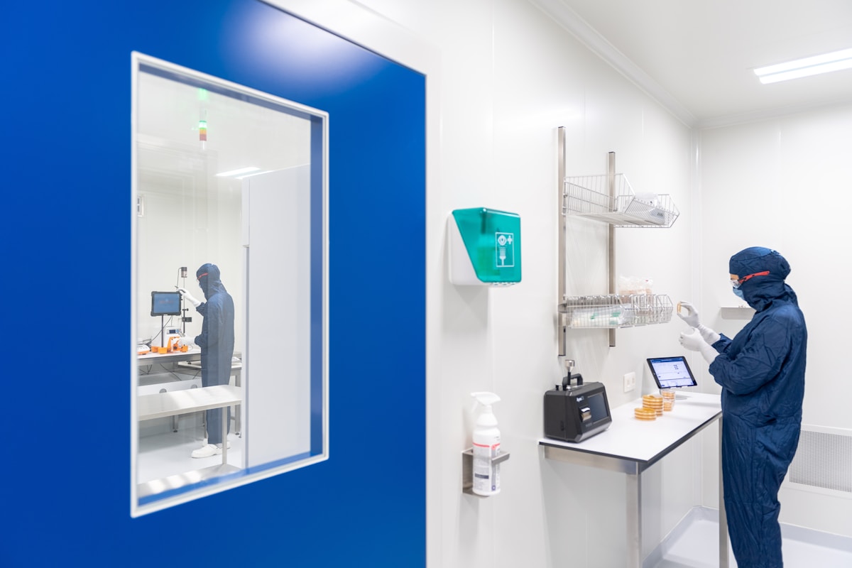 Cleanroom Door Why Flush Mounting Matters for Cleanroom Hygiene
