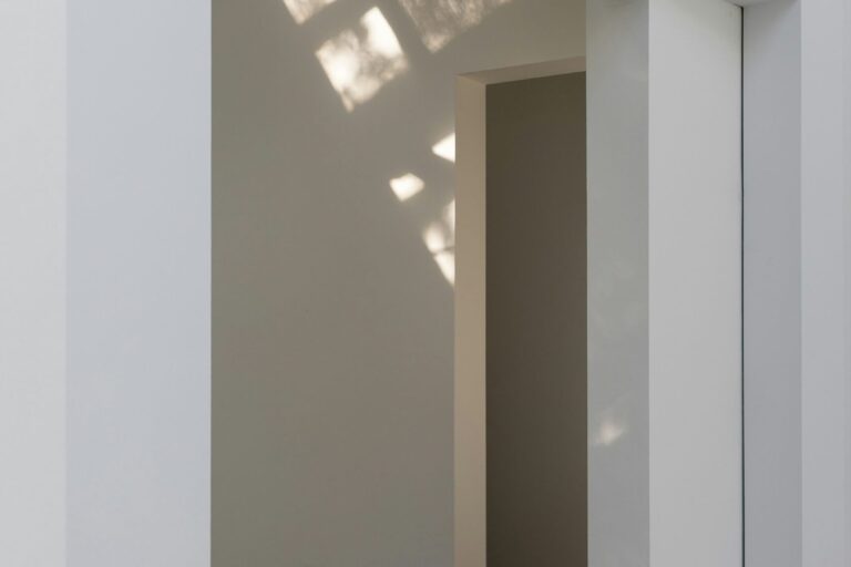 Hyper-realistic photography of a modern agricultural building interior, featuring fire-rated agricultural panels on walls and ceiling. The panels are clean, light-colored, and seamlessly integrated. Focus on the texture and finish of the panels, suggesting durability and fire resistance. Soft, diffused natural light coming from high windows, creating a bright and safe atmosphere. No text, no brand logos, clean composition.