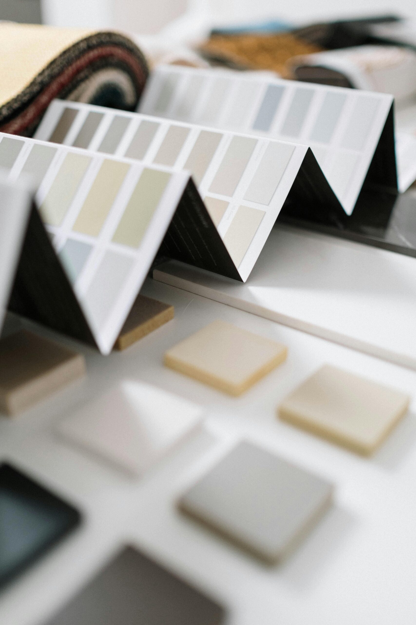 Hyper-realistic product photography of various core materials (XPS, PET, PU, PVC foams) and CFRT skins laid out on a clean, white surface, illustrating the customization options. Each material sample is clearly distinguishable, with a focus on texture and composition. Studio lighting, clean composition, no text, no brand logo.