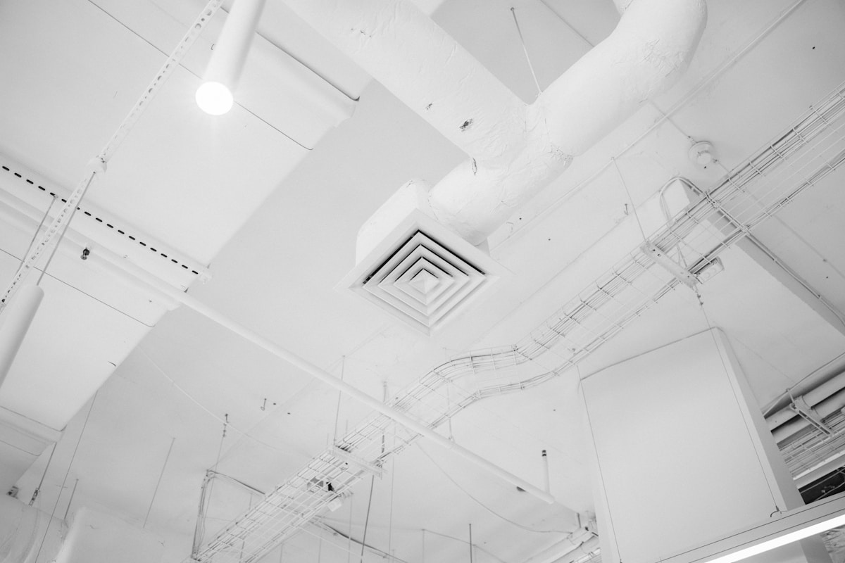 pre-insulated duct panel Pre-Insulated Panels vs. Traditional Ducts: Performance